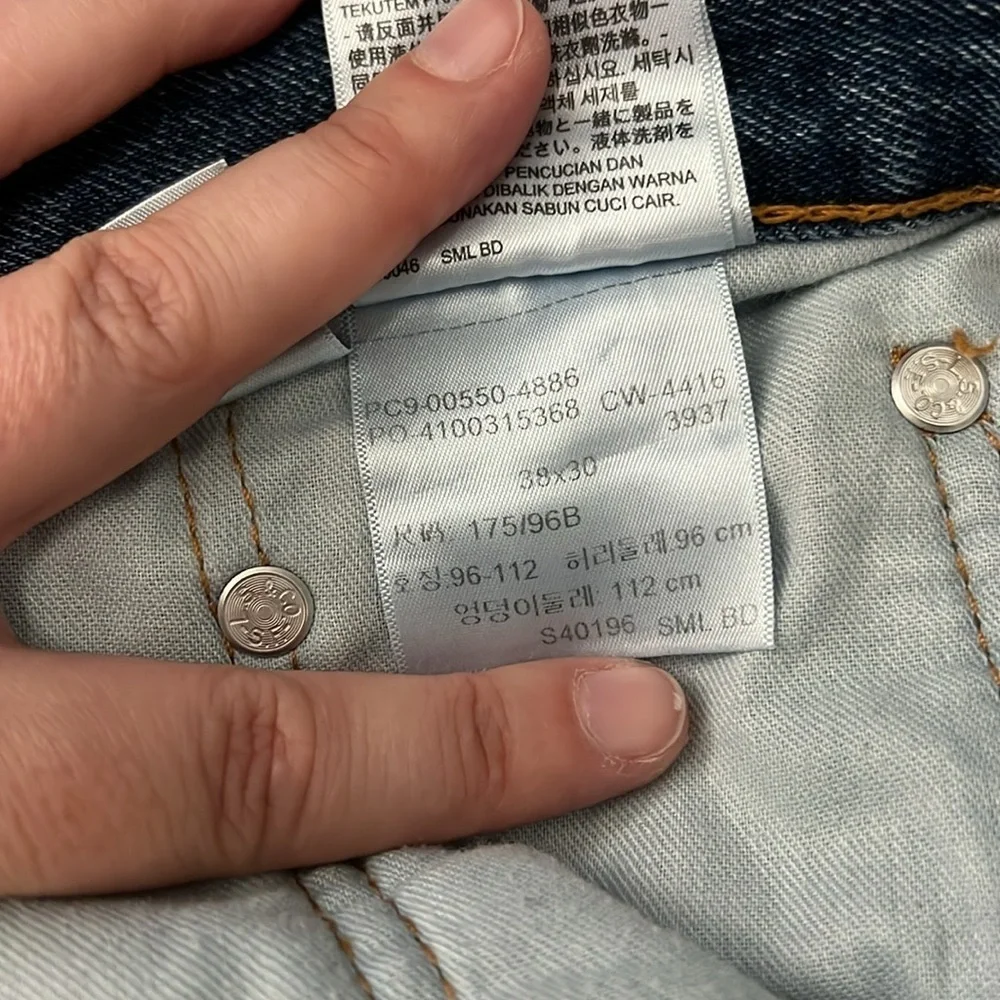 Levi’s 550 Relaxed Fit Medium Wash Jeans Size 38